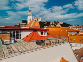 Majestic views from a 60m2 private terrace - Castle, Cathedral, Old Town